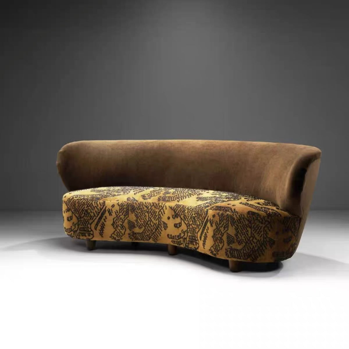 French Retro Living Room Jacquard Curved Sofa Imported Tiger Print Fabric Sofa Popular Niche Homestay Designer Style