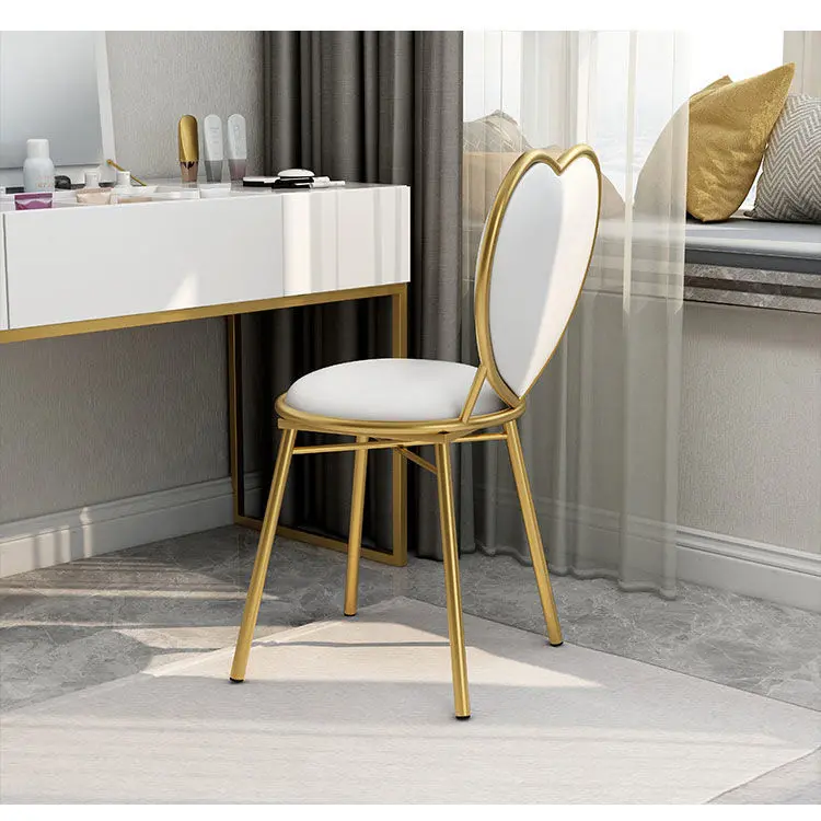 Simple clearance iron chair